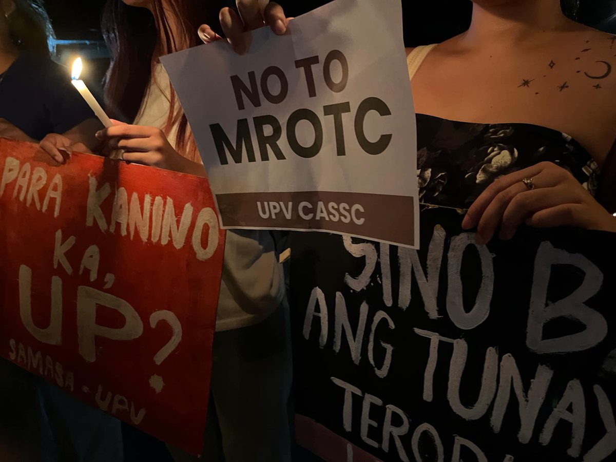 #LantawUPV | Nagsagawa ang mga estudyante ng University of the Philippines Visayas ng isang candle lighting ceremony bilang pag-alala sa mga biktima ng ROTC at bilang pagtutol sa Senate Bill No. 2034 na patuloy na isinusulong sa senado.