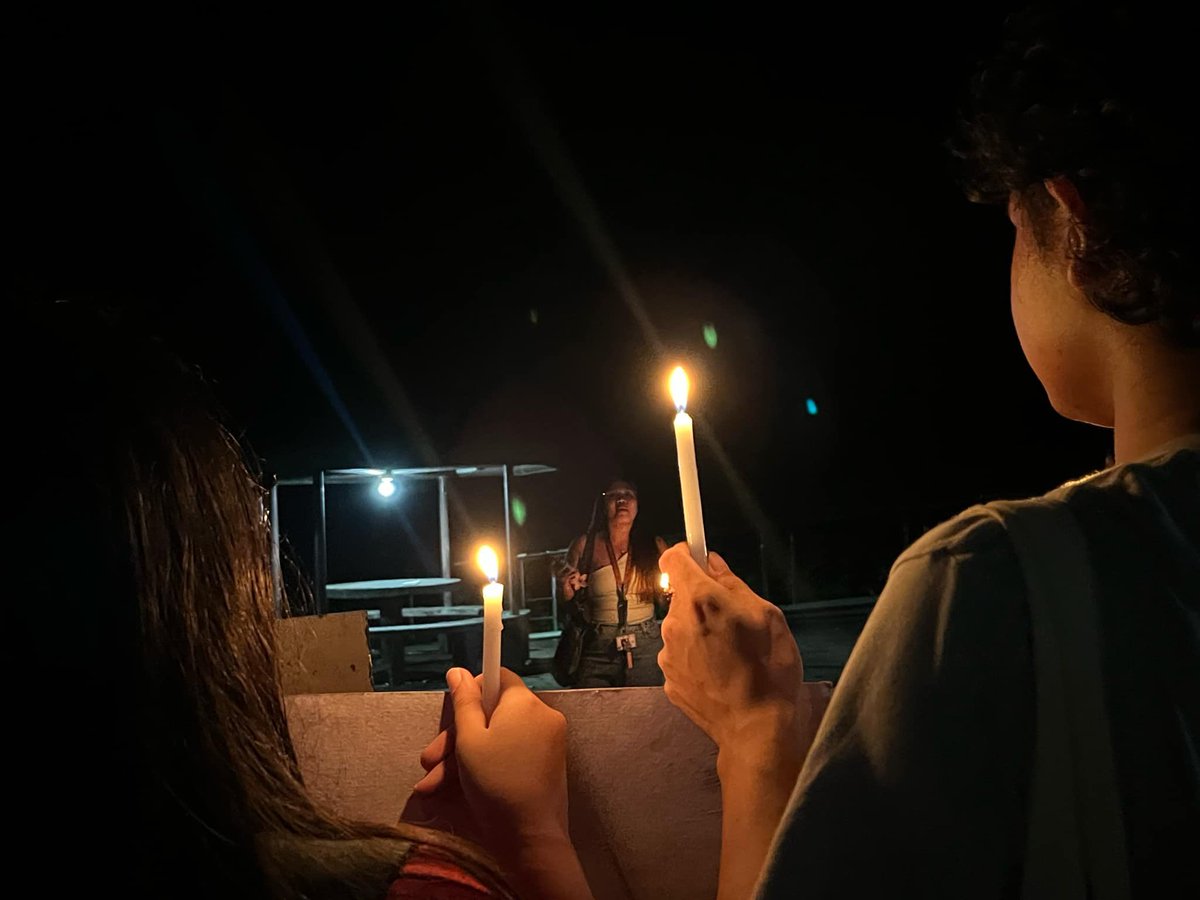 upv_usc's tweet photo. #LantawUPV | Nagsagawa ang mga estudyante ng University of the Philippines Visayas ng isang candle lighting ceremony bilang pag-alala sa mga biktima ng ROTC at bilang pagtutol sa Senate Bill No. 2034 na patuloy na isinusulong sa senado. https://t.co/Jr5cNiH866