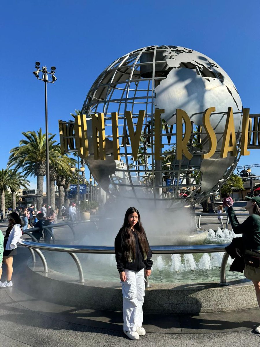 Buen día amigas y amigos comparto una gráfica de nuestro todo Rominita que esta de viaje con su Papá disfruta mi Princesa