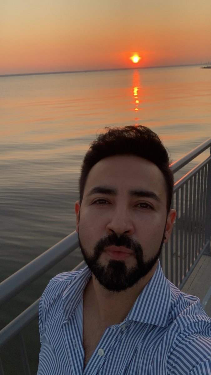 edinson_oportus's tweet photo. Para algunos el sol se está escondiendo… para otros, va recién tomando vuelo para mostraste un día maravilloso. La moneda tiene dos caras, depende de ti cual lado quieres mirar… lindo comienzo de semana mi gente bella ❤️❤️❤️ https://t.co/yFbYoy9oMP