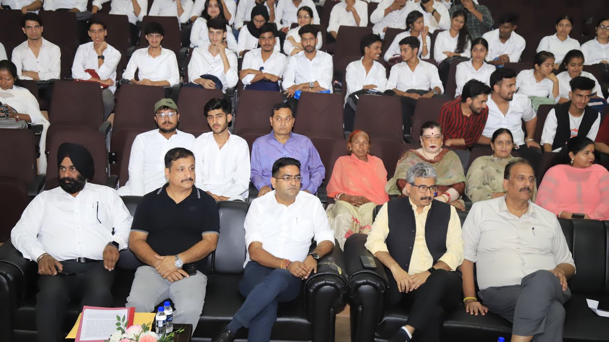 IndCom_DirJammu's tweet photo. Arshad Noomani KAS,presented his views on Right Conduct,Morality and Ehthical Dilemmas in Public services
@CrossTownNews @diprjk @egovonline @JammuGm https://t.co/1f1mp99CS0