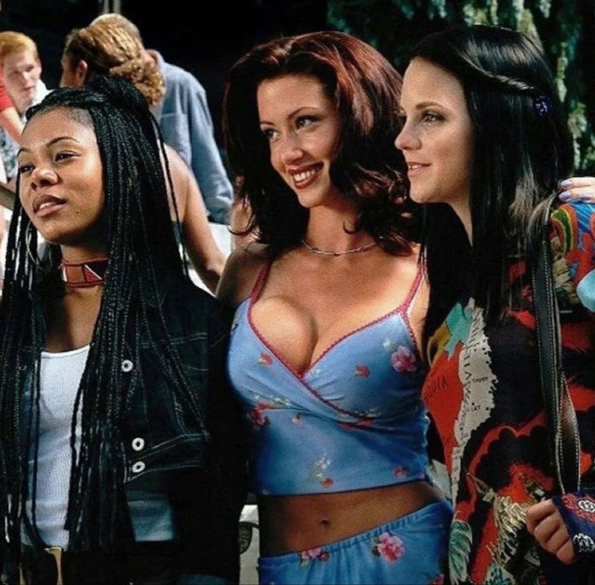 PopCulture2000s's tweet photo. scary movie (2000) https://t.co/JrDSysGh8k
