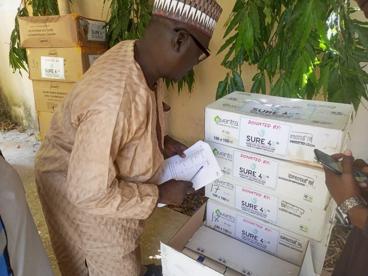 Sure4u_'s tweet image. SURE 4U team led by the F/CEO @babandedemb headed to Dutse, Jigawa State to deliver medication and other medical supplies to the State Government for the victims of recent petrol tanker explosion. We sympathise with the victims and we ask the public to lend a helping hand.
