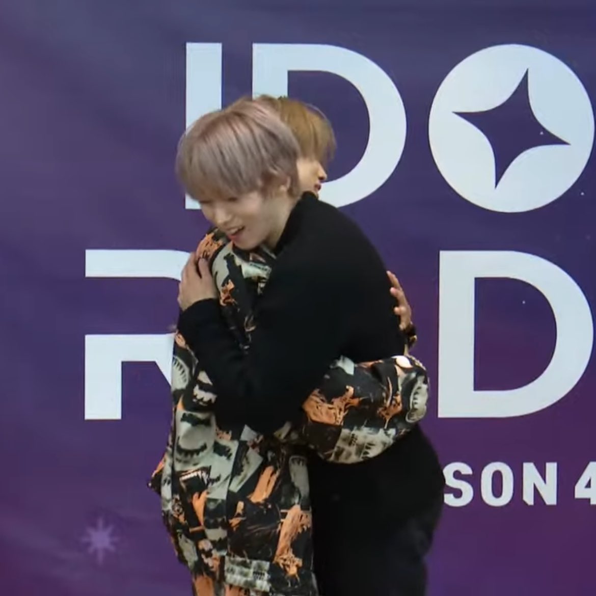 povverainzer's tweet photo. kamden hugging sunwoo, my successful fanboy <3 https://t.co/MiJ53eXHEm