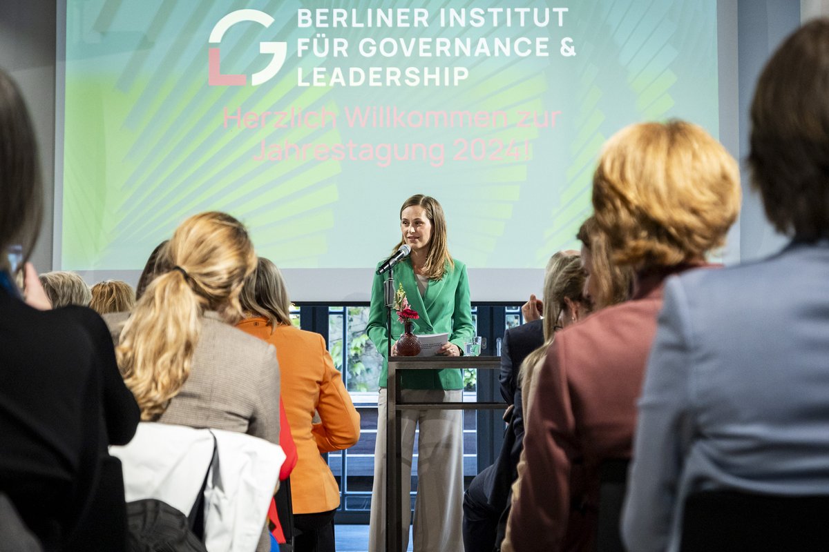 Seit 10 Jahren stärkt unser Programm Aufsichtsrätinnen. Unter der Leitung von @PhilineES entstand daraus ein💪Netzwerk mit 220 Alumnae, das durch das Institut für Governance &amp; Leadership an der <a href="/HWR_Berlin/">HWR Berlin</a> weiter wächst! ⏰Infos am 6.11.➡️tinyurl.com/4mthweht 📷Matthias Erfurt
