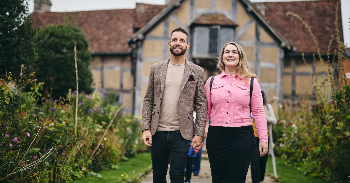 ShakespeareBT's tweet image. 📣🏡 In celebration of Anne Hathaway’s Cottage staying open all year, we're offering visitors 2 for 1 on all single house tickets bought online.

Book now using code SBT2FOR1NOV2024 👉 bit.ly/4hyNaVp

#2for1 #shakespearebirthplacetrust