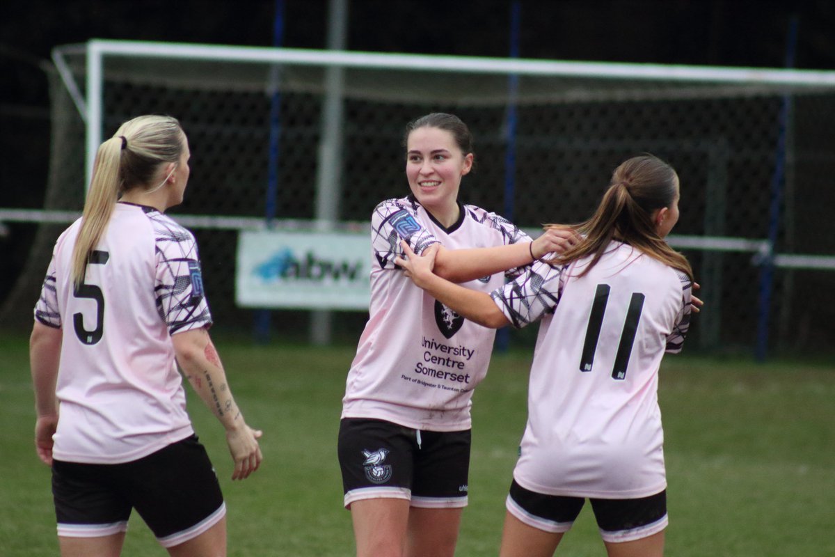 Into the hat 🎩

The Adobe Women's FA Cup second round proper draw will take place at 1pm today on <a href="/adobeWFACup/">Adobe Women's FA Cup</a>

Keep an eye out to see who your team plays next 👀

#FAWNL