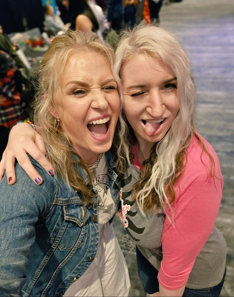 FallenIdentity's tweet image. Happiest of birthdays to you, gorgeous lady!! 🔥🤗💞🎂🎉
Hope you had the most incredible weekend celebrating at the Con 🥳, and have an even more wonderful day today! 🎁🎈🎊Much love &amp;amp; hugs!! 💜🫶 @SamSmithTweets