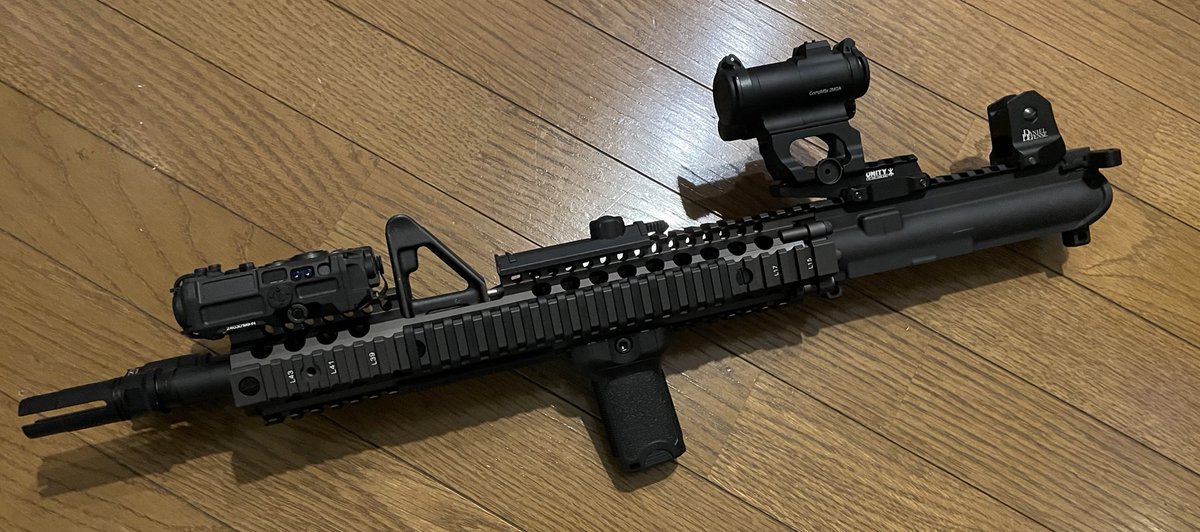 dxm_deamer's tweet photo. M4A1 DD FSPII upper build

#airsoft #M4A1 #DanielDefence #TokyoMarui
#サバゲー #エアガン #ダニエルディフェンス
#東京マルイ https://t.co/0r0Qxc2FCi
