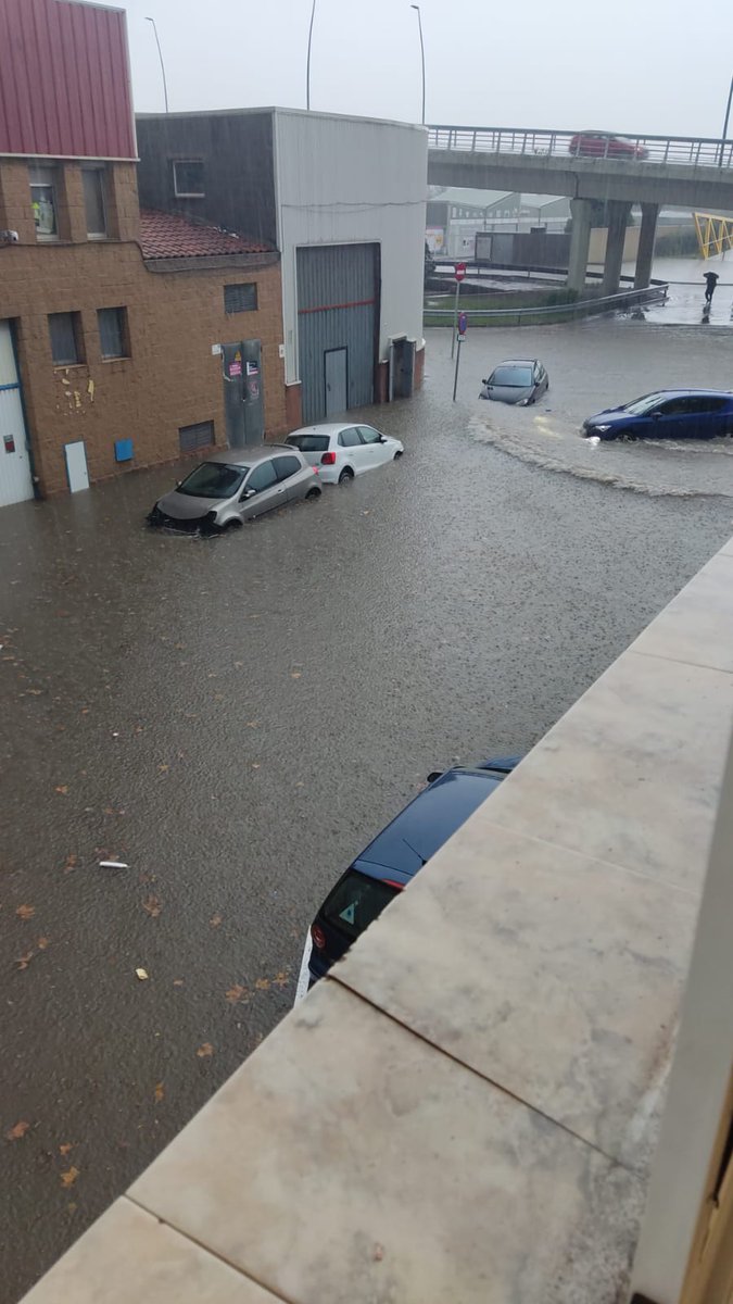 Zona Industrial de Viladecans en estos momentos <a href="/ViladecansTweet/">AjuntamentViladecans</a> <a href="/vilapress/">Vilapress</a> #DANA