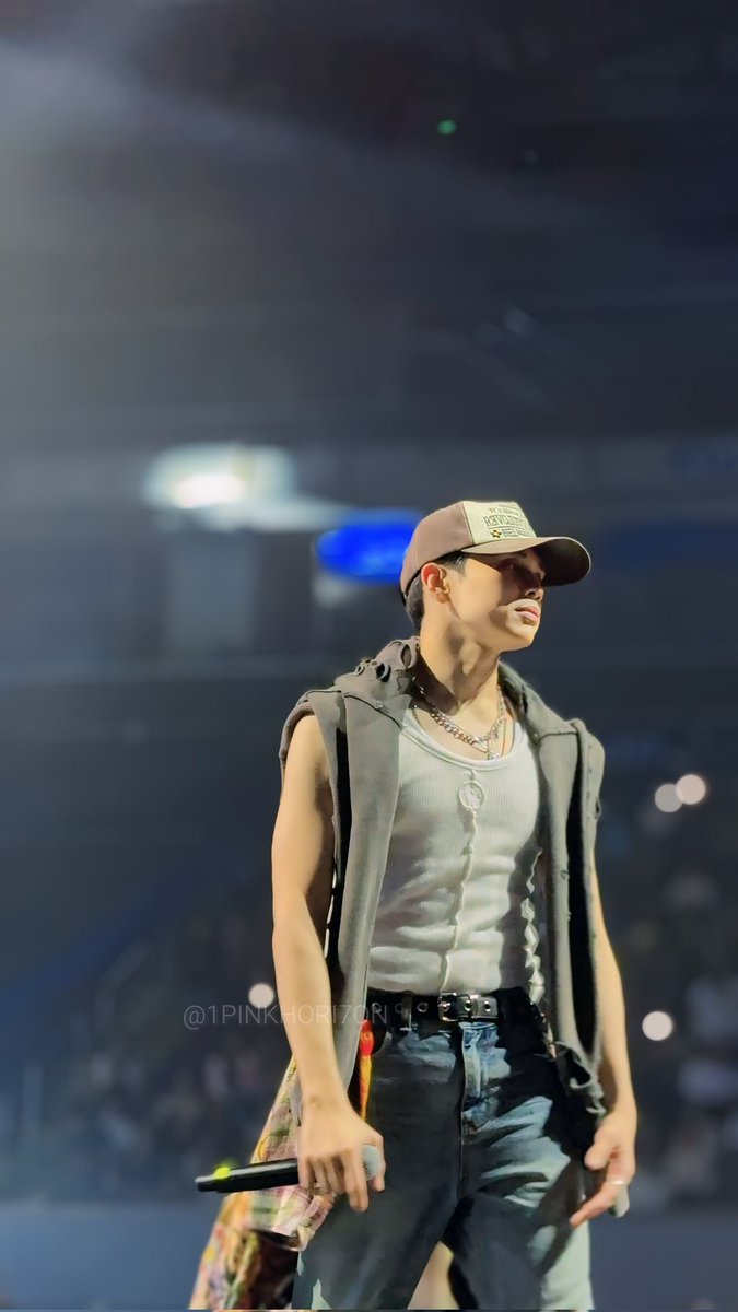 More of our Leader Vinci, cause why not? I mean....

#VINCI
#DAYTOUR_ANCHORHIGH #HORI7ON2NDCONCERTinMOAARENA #HORI7ON #호라이즌

<a href="/HORI7ONofficial/">HORI7ONofficial</a>