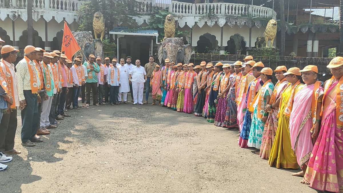 आज दापोली तालुक्यातील आसूद वडाची वाडी येथील ग्रामस्थांनी माझ्या उपस्थितीत उबाठा गटामधून शिवसेनेत जाहीर प्रवेश केला. यावेळी सर्वांचे पक्षात स्वागत करून पुढील वाटचालीस शुभेच्छा दिल्या.

दरम्यान सर्वांशी संवाद साधून योग्य ते मार्गदर्शन केले व आगामी विधानसभा निवडणुकीच्या अनुषंगाने