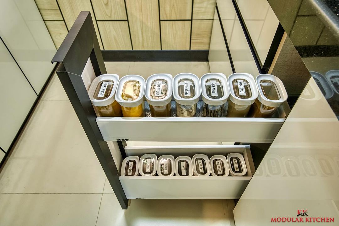 KKModularKitchn's tweet image. Effortlessly elegant: Behold the exquisite modular kitchen crafted with precision, its sleek design and Hafele hardware elevate functionality to artistry. A culinary haven in the heart of luxury living

#KKModularKitchen #KitchenDesign #HomeImprovement