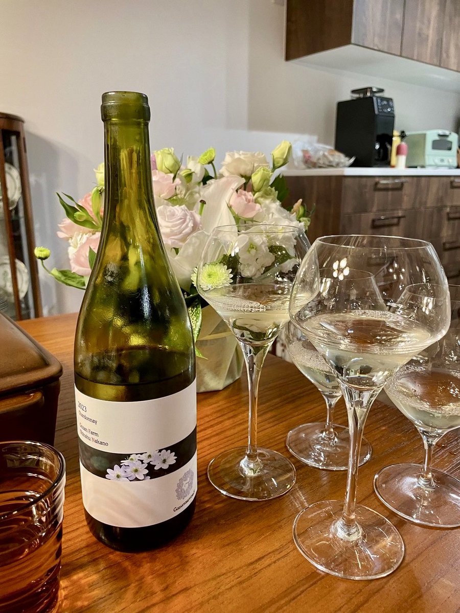 Bq70X's tweet photo. 日本のワインも、美味しいですね🥂✨
#シャルドネ #長野 #ワイン #Gozan https://t.co/1S9KGL06VY
