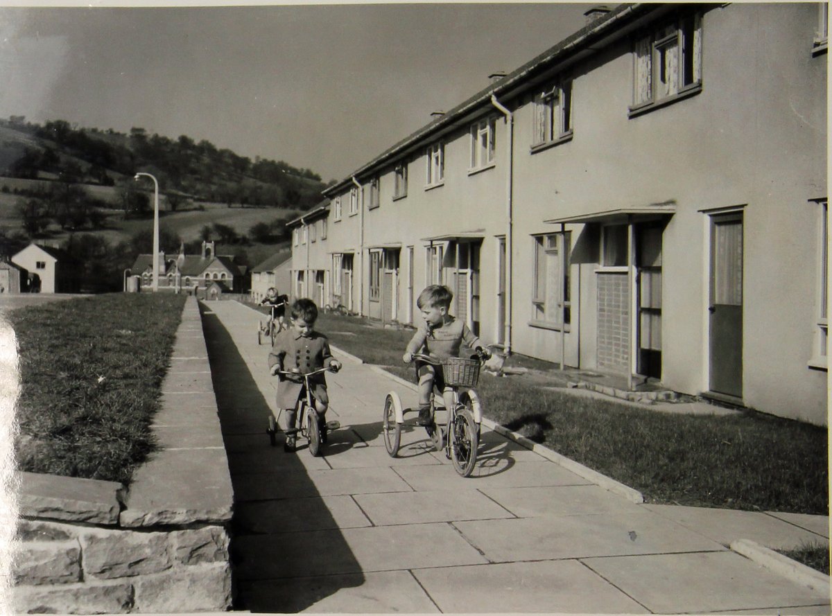 #OnThisDay in 1949, #Cwmbran was designated a New Town. When the Cwmbran Development Corporation met for the first time, they aimed to create “a happy community, living well together and with an understanding and friendship that would enrich the lives of all.”

Ref: D2603.C.3447