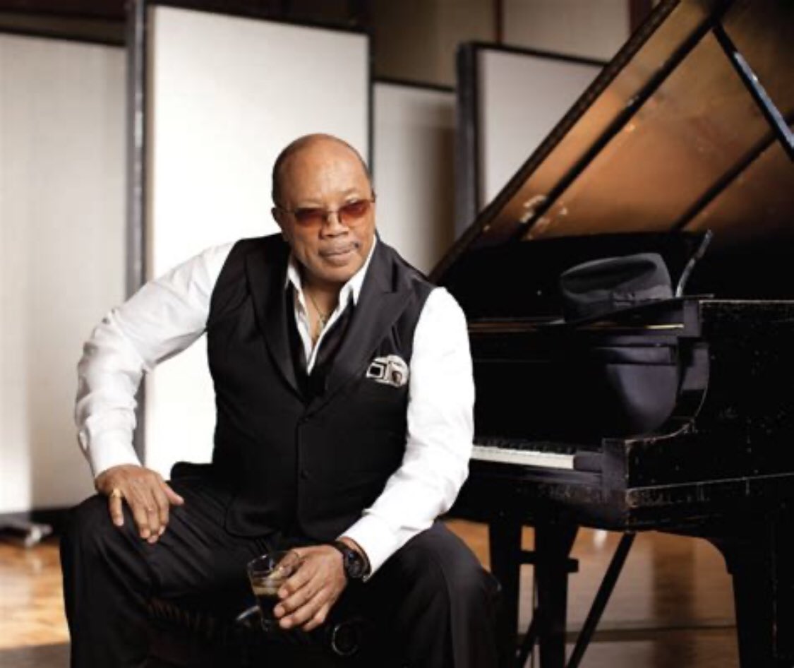 varniahenry's tweet photo. Quincy Jones, the icon, titan music producer, composer, arranger and musician has passed. 
May he rest in power.
🕊️👑⭐️🏆😘🌹🌹🌹 https://t.co/RIbmUTcDRK