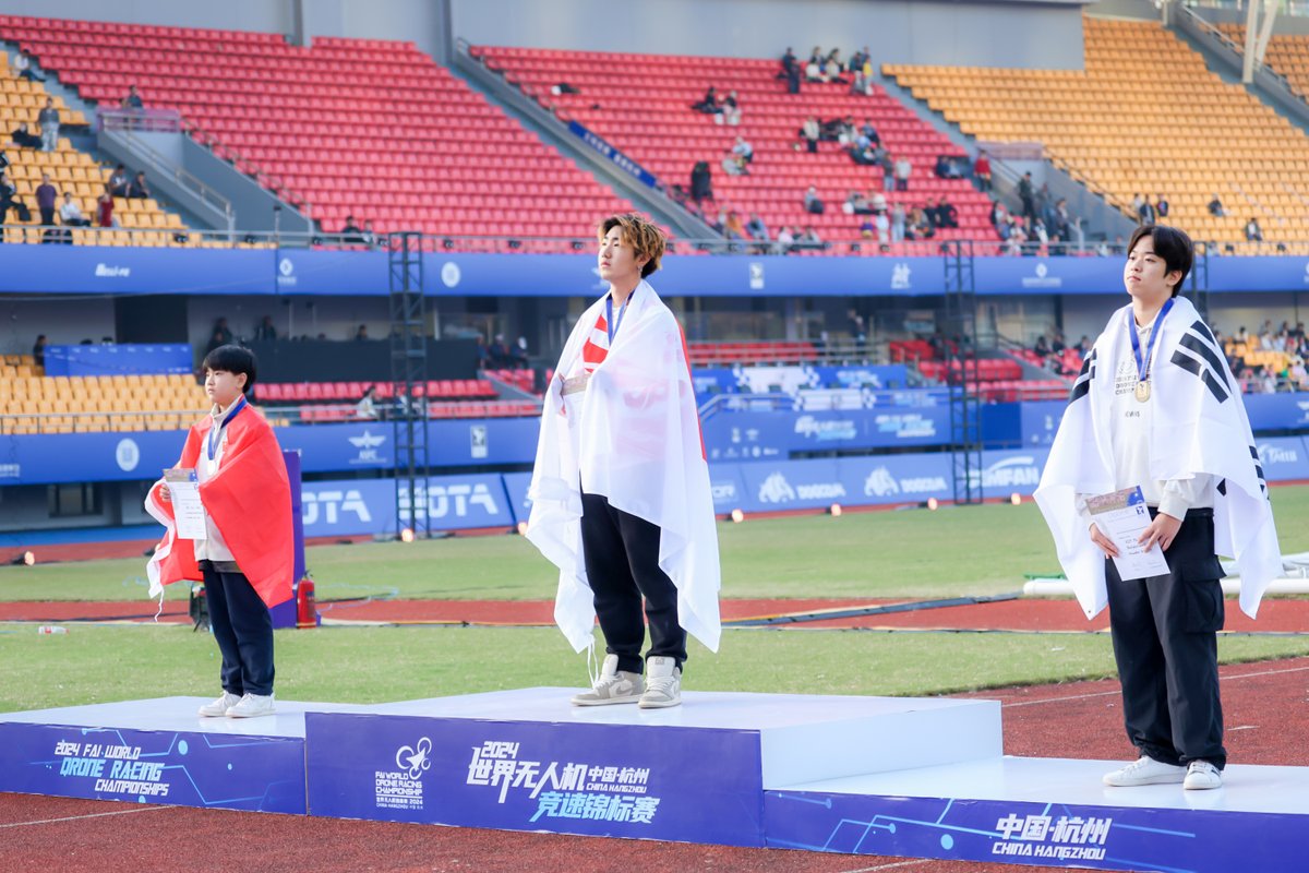 drones_fai's tweet photo. 🏆 Best moments from the 2024 FAI World Drone Racing Championship last day &amp; award ceremony in #Hangzhou, China 🇨🇳
📸 More pics: https://t.co/v0OtxlV2dQ
#drones https://t.co/WUJYmHFVXp