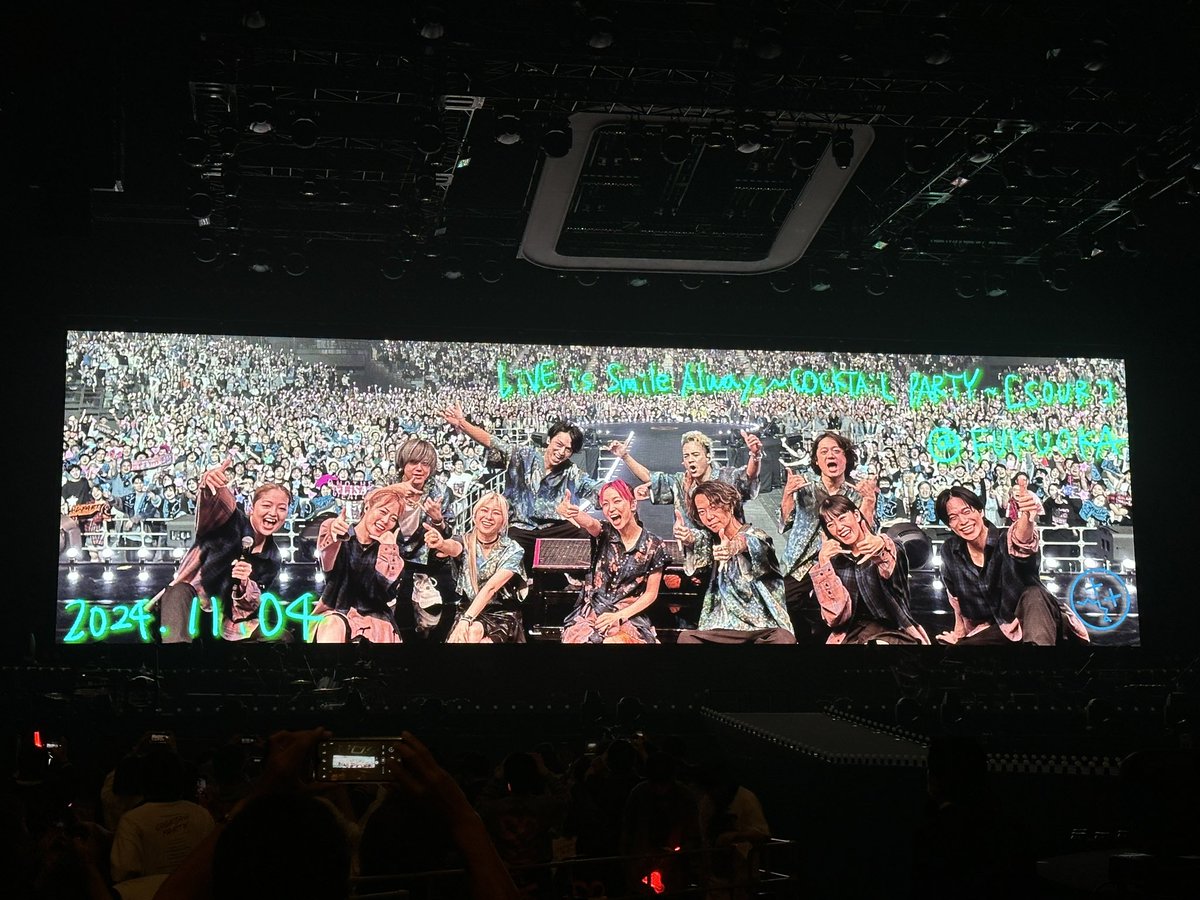 gdluckmode's tweet photo. ステージに招待されて、
GLを見させていただきました！

LiSAちゃんやダンサーたちがあまりにも近くて、
緊張で足先から顔まで震えてた・・
大切な機会をいただき、本当に感謝です。

今日は一生の思い出になる・・

#LiSA 
#LiSAカクテルパーティー https://t.co/z1z9mKf2Pt