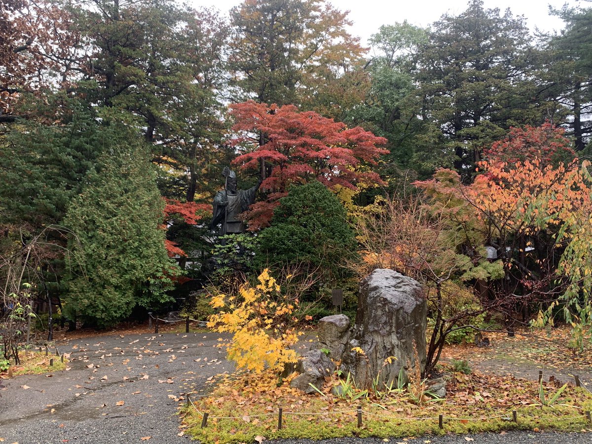 jk8vtt's tweet photo. 大倉山ジャンプ競技場の後は北海道神宮へ。
一部ですがまだ紅葉が綺麗に残っていました。 https://t.co/TnNeMF6puQ