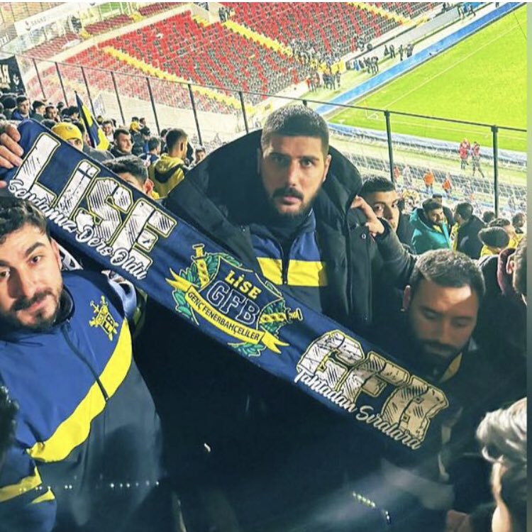 Biz Kimin Ne bok Yaptığını Kimin Ne boklar Çevirdiğini Biliriz Bizimle Yarışmayın Ezilirsiniz Herşeyin Bi zamanı Var Bu zaman Kısalıyor Ve sıra size Geliyor Ama Unutmayın Allah’ın Adaleti Şaşmaz Genç FENERBAHÇELİLER Burda Halen Dimdik Ayakta.