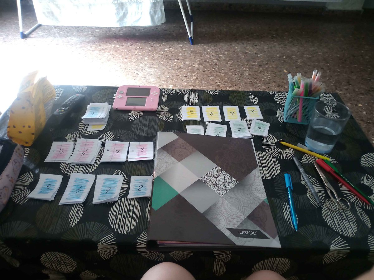 Yuki3u31's tweet photo. Gracias @realUNOgame por estar siempre en mi mente, hasta en situaciones terribles. Soy de uno de los pueblos más afectados de Valencia, y ya que no teníamos nada con lo que entretenernos en casa, pensé en vosotros JAJAJA https://t.co/k7XvYx41sA