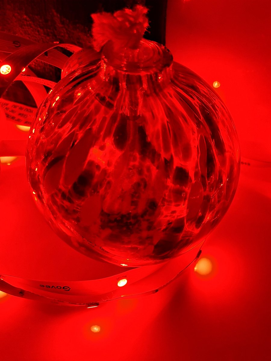 nightlounge24's tweet photo. #AlphabetChallenge #WeekRforRed https://t.co/P9q1o36lNR