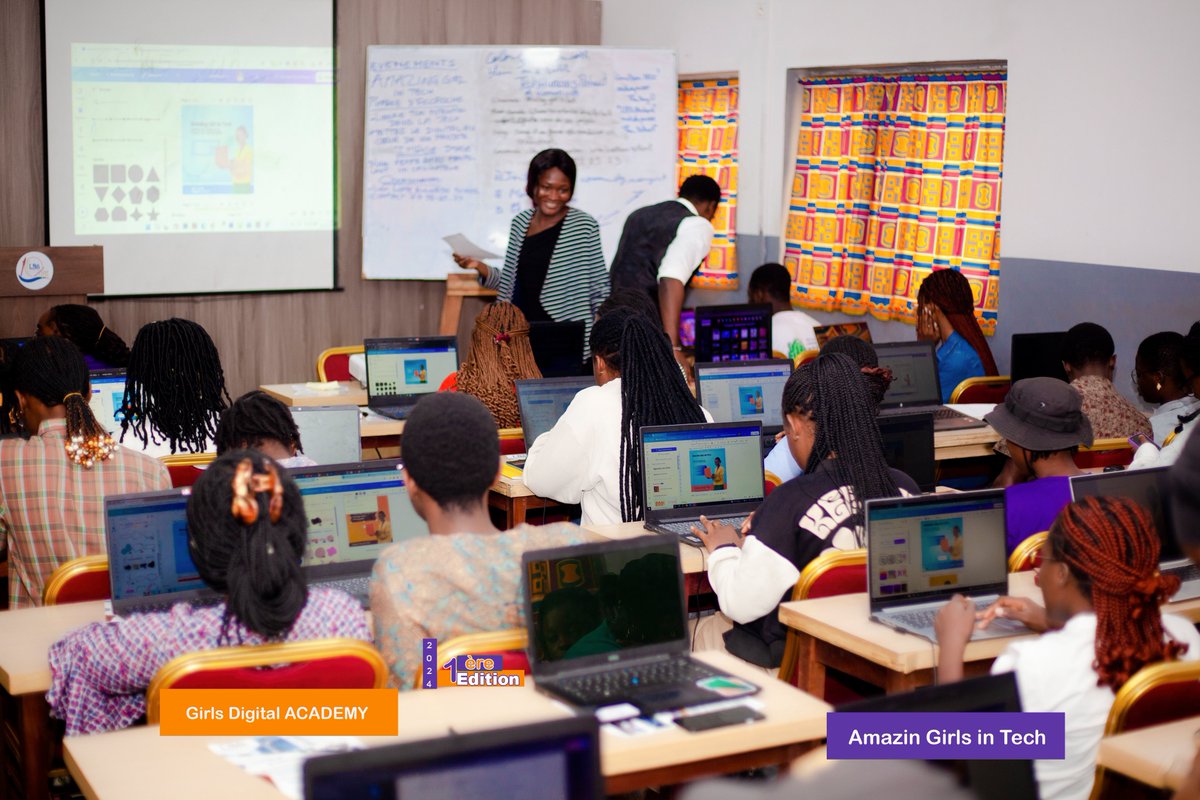 KutaAbraham's tweet photo. 🎨 Samedi magique : J'ai formé les talents de Girls Digital Academy sur  Canva à Lomé Business School.

Au menu : fondamentaux du design, choix d'arrière-plans, typographie, images, alignement, psychologie des couleurs.

Un grand merci à Girls Digital Academy pour l’invitation. https://t.co/QrU3EDDY8f