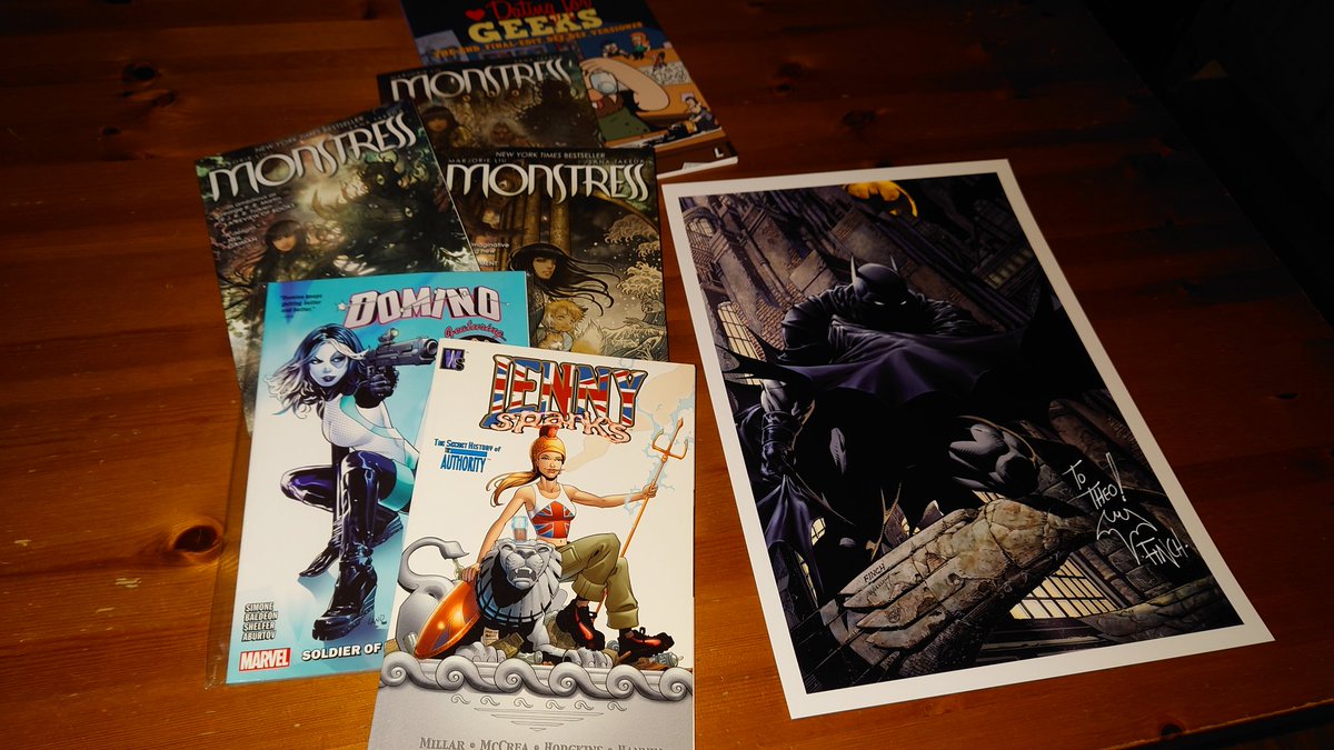 amelsvoort_theo's tweet image. As usual had a blast at @FACTSConvention met Klaus Janson, Brian Stelfreeze, Enrico Marini and @DFinchArtist bought a gorgeous print of him and also scored some great comics.
And had fun at the panel with mr Finch.