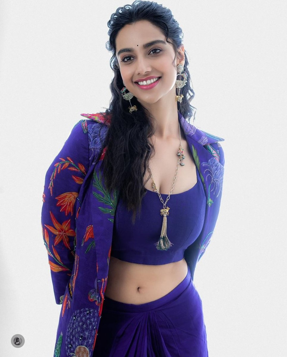 .<a href="/Meenakshiioffl/">Meenaakshi Chaudhary</a> 📸