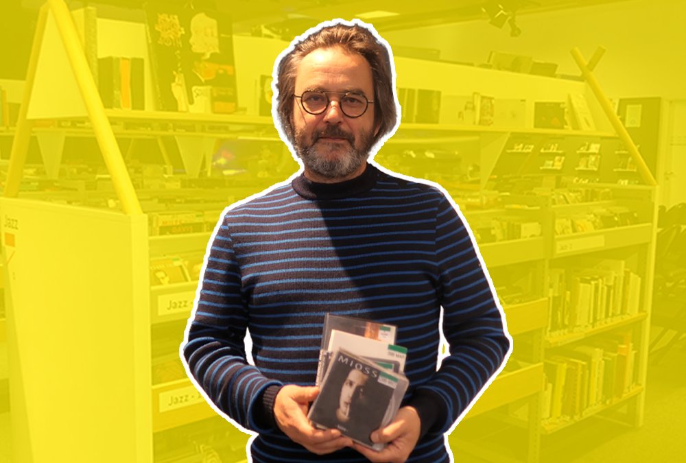 LesChampsLibres's tweet photo. 🎙️ "Quand j'étais gamin, je lisais énormément de bouquins d'histoire".
Pour ce nouvel épisode, Yann Barbotin de @radiocanalb  reçoit Simon Rochepeau, scénariste de BDs.

Écouter l'épisode ➡️ https://t.co/3wcyAOLpCu https://t.co/dFvj0Rlgxu