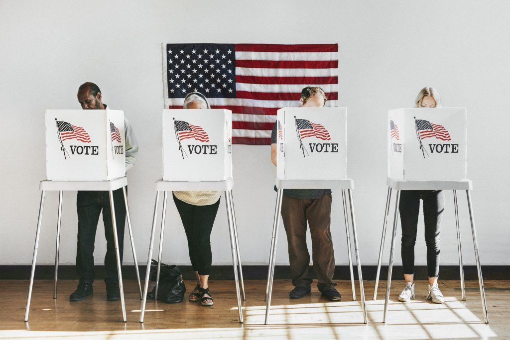 🇺🇸 À l'occasion des élections se déroulant aux États-Unis, @lumnienseignant propose un dossier pour permettre aux lycéens de tout comprendre sur le mode de scrutin des présidentielles américaines !

🔎 eduscol.education.fr/208/lumni-ense…