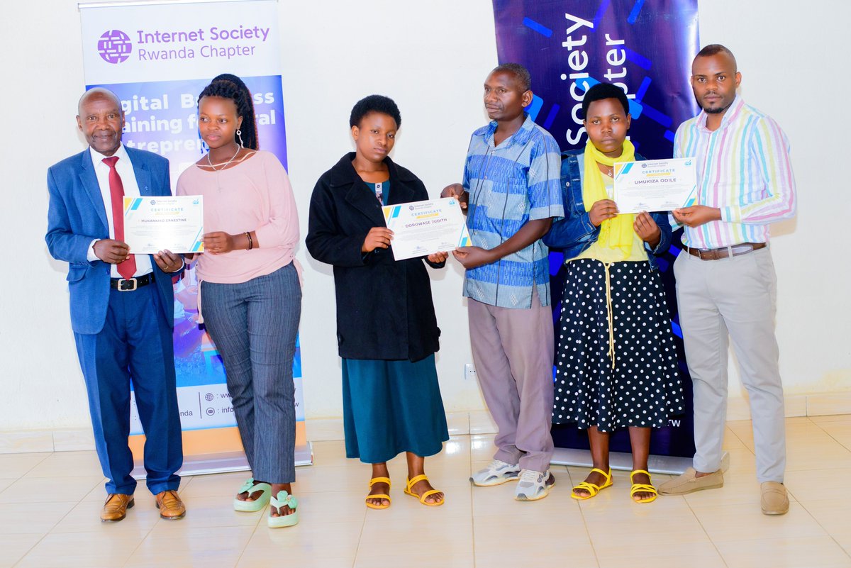 isoc_rw's tweet photo. ISOC Rwanda Chairperson @femanuel1 encouraged trainees to use digital tools wisely, urging them to focus on business growth. "Let each online interaction add value to your entrepreneurial journey," he advised. #DigitalBusinessTraining https://t.co/7vz5QH5HT2