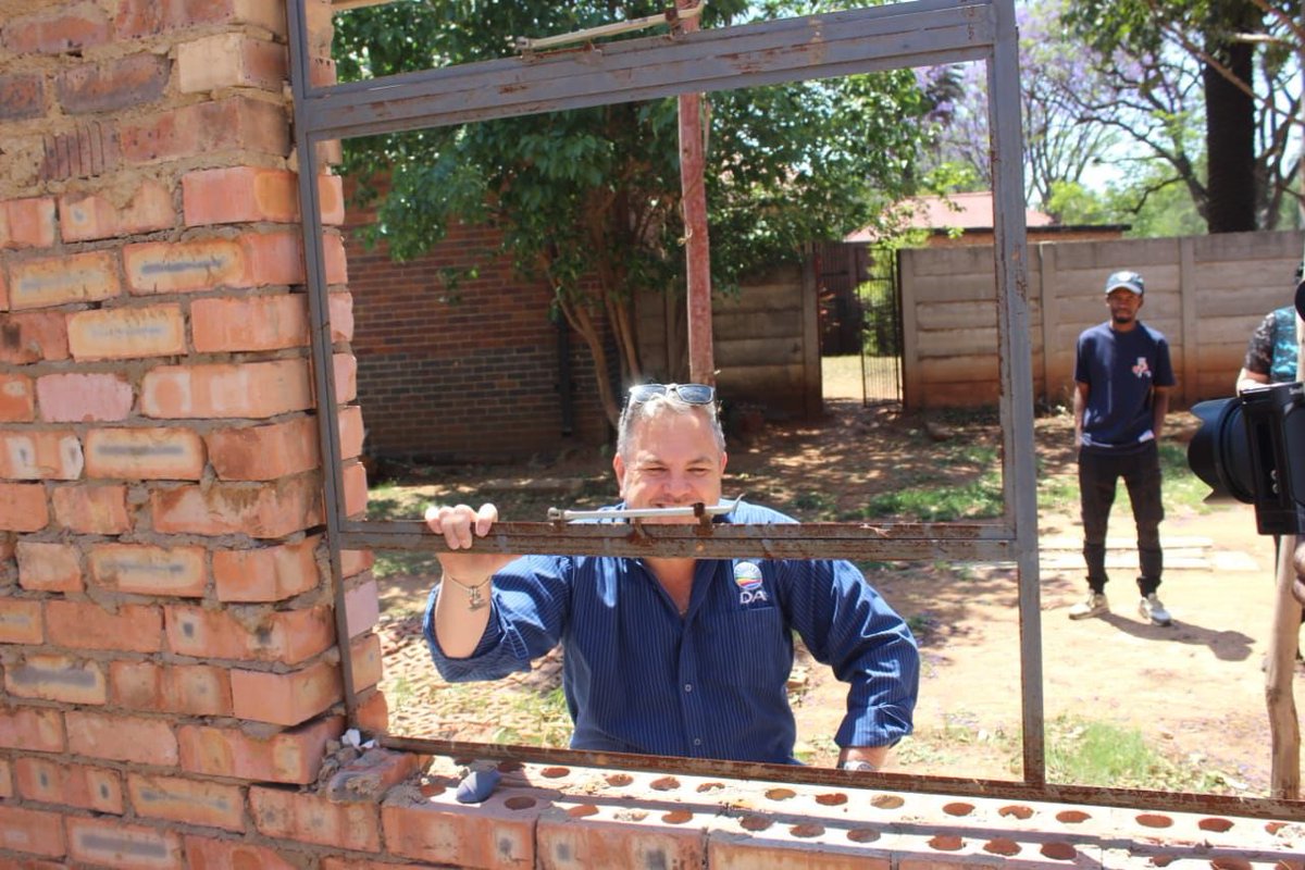 Our_DA's tweet photo. 🚨 The DA today exposed an R840 million abandoned residential complex, built by Eskom with taxpayer money, the power utility now wants you to pay for their wasteful expenditure by charging 40% more for electricity!

SA deserves better, join our fight at https://t.co/L4urNZIv5g https://t.co/ez1zj15hSc