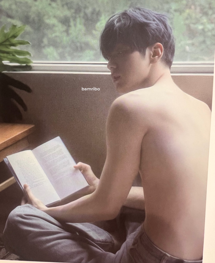 Soobin of TXT has us over the moon with a new photo.