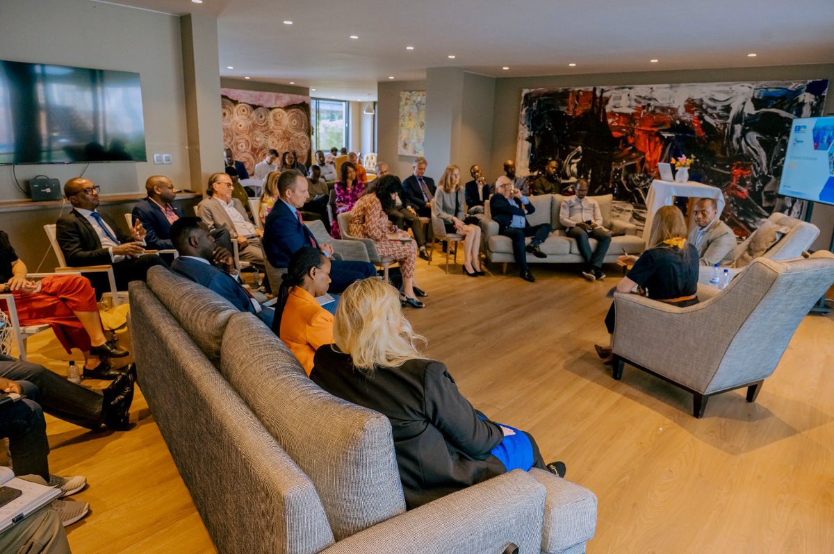 EBC_Rwanda's tweet image. 🌟EBCR co-hosted the 2024 CEO Summit with @AmChamRwanda , uniting top business leaders, European Ambassador @BelenCalvoEU, @USAmbRwanda, and key ministries like @rrainfo &amp;amp; @RwandaTrade to discuss boosting Rwanda’s business climate in agriculture, tech, &amp;amp; trade.
 #CEOSummit