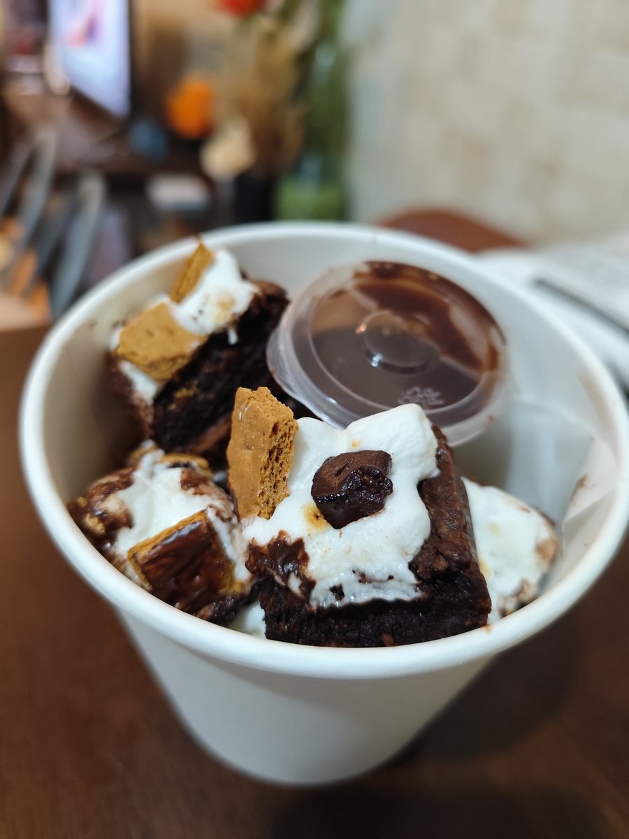 pan_site's tweet photo. 𝙨’𝙢𝙤𝙧𝙚𝙨 𝙗𝙧𝙤𝙬𝙣𝙞𝙚𝙨 . . . ☁️🍫☁️☁️ https://t.co/VteBP1OVsx