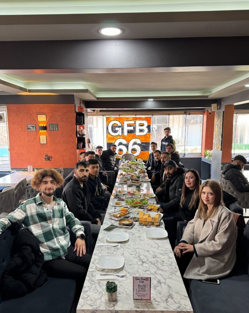 GFB_YOZGAT's tweet photo. Elif Gibi Dimdik !
Haksızlıklara karşı daima abimizin yanındayız karanlık aydınlık olur elbet
 Ele güne karşı ! @CemGolbasi 
#GFB66 https://t.co/yY4XRrXMID