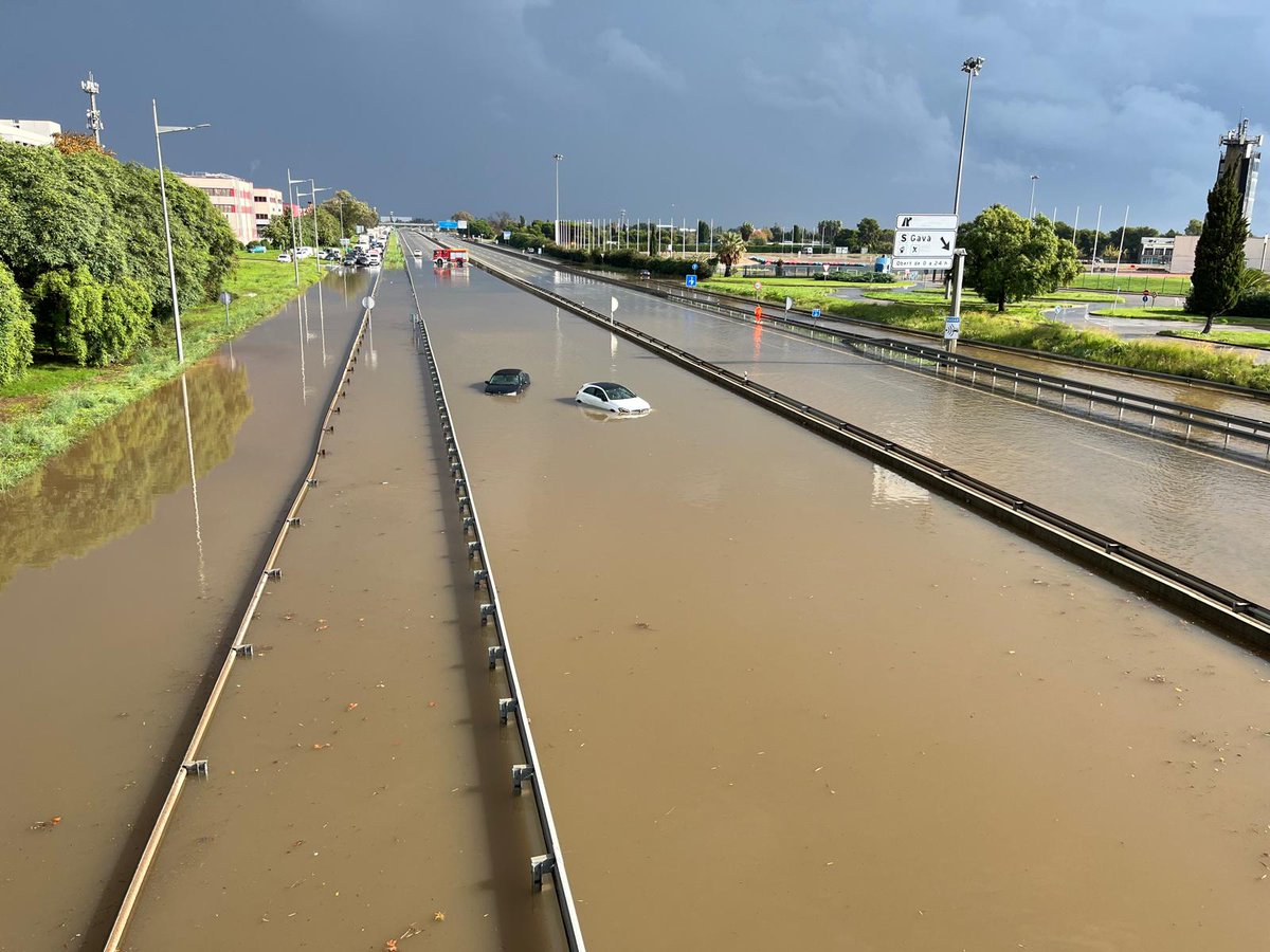 Al Baix Llobregat, Canadell defensava l'ampliació de l'aeroport dient que quan s'inundés ja s'hauria amortitzat.

Si no volem viure amb l'alarma constant al telèfon cal atendre l'emergència climàtica.

La política o està al servei del poble o dels beneficis de grans empresaris.