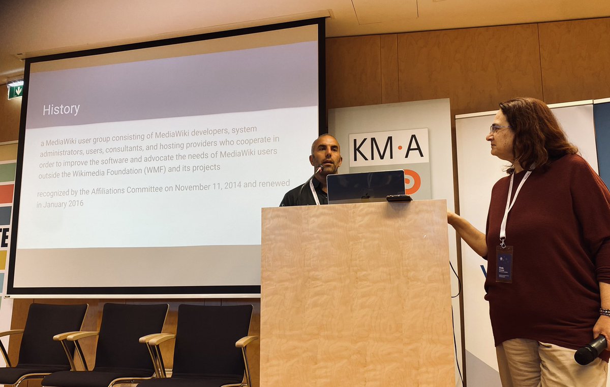 Semantic MediaWiki tweet media