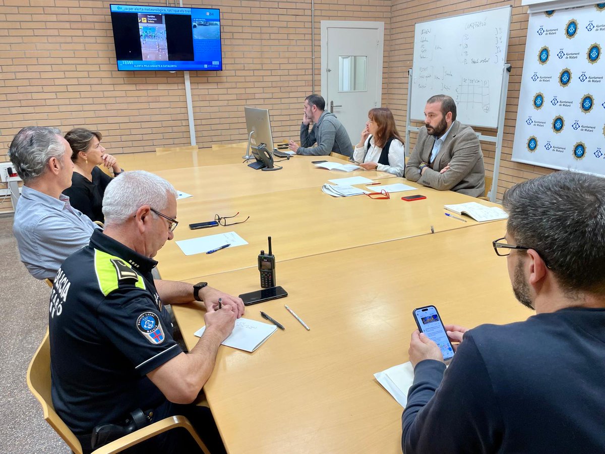 S'ha constituït el CECOPAL - Centre de Coordinació Operativa Municipal #Mataró

🚧 Tancats els accessos a les rieres
❌ Tancats els passos subterranis per a vehicles, excepte el d'Ernest Lluch
🔹 Recomanació al <a href="/portdemataro/">Port de Mataró</a> de tancar l'escullera si hi ha onatge