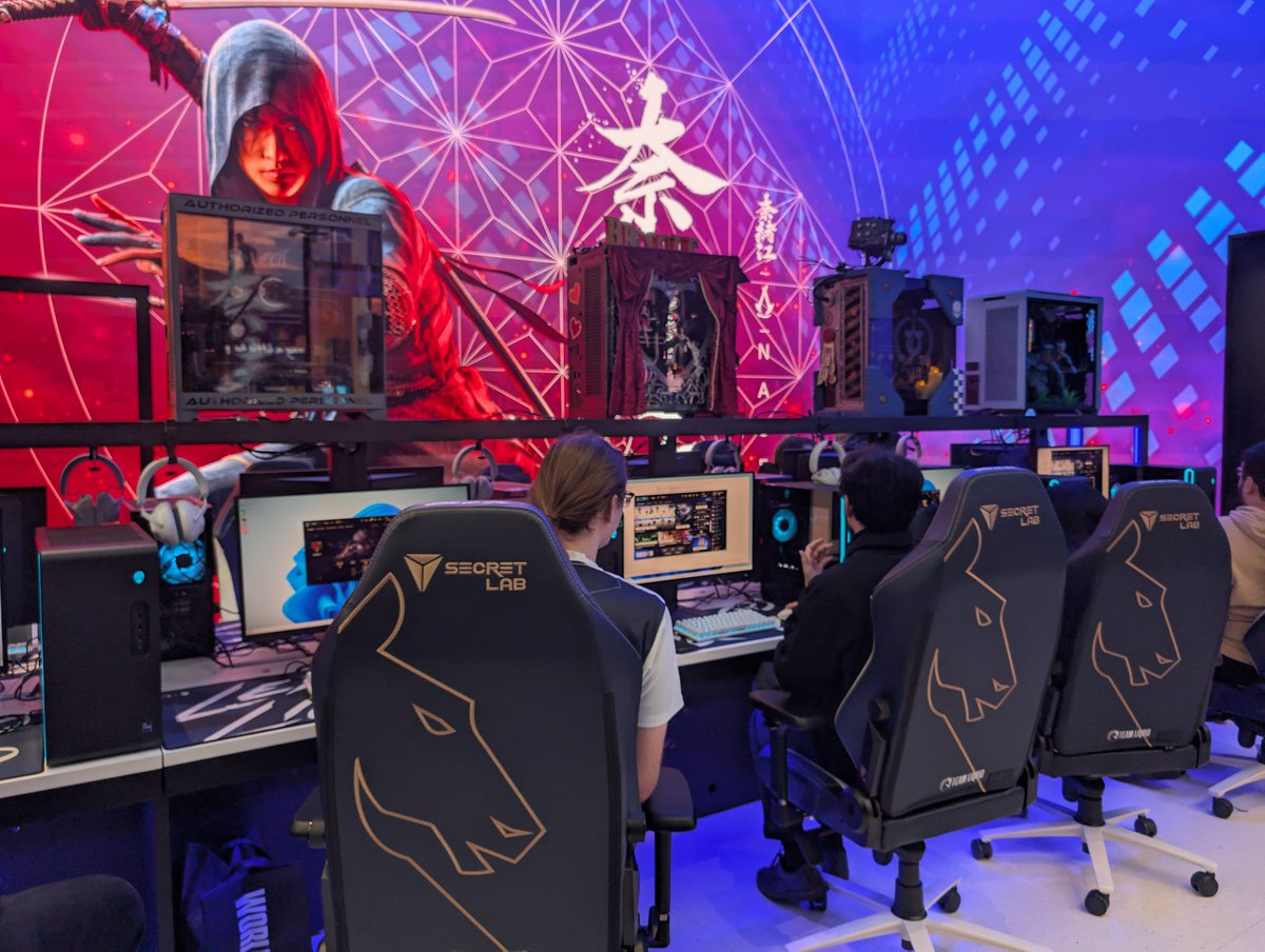 Thermaltake_UK_'s tweet photo. A fantastic start to the voting in our Cast Your Vote- 2024 Thermaltake CaseMOD Academy Competition
The builds are on display in the Intel AI experience store in London ( 📍95 Oxford Street )
@Thermaltake_UK_  @IntelUK  @ASUSUK  @ASUS_ROGUK @ZOTAC_UK  @SamsungUK  @ScanComputers https://t.co/iAEBYJpbhi