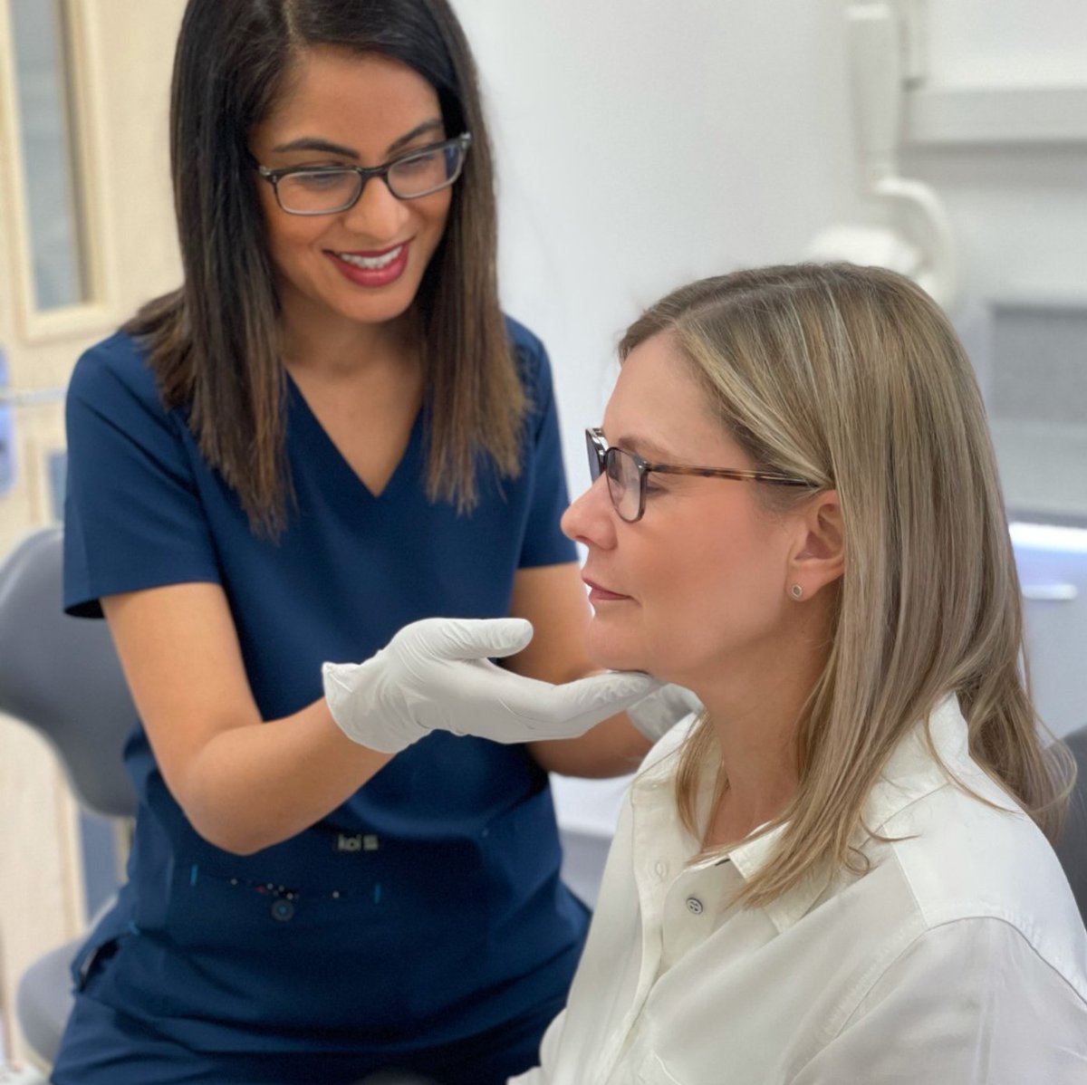 👩🏽‍⚕️ Modern facial aesthetics is about gentle tweakments and takes into consideration balancing the whole facial profile, as opposed to just freezing and filling wrinkles in certain areas of the face. Learn more: glendental.co.uk/facial-aesthet… #botoxleicester #fillersleicester