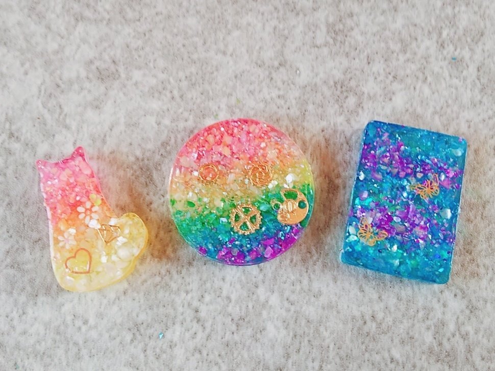 最近あんまり作ってない＆作っても写真撮ってないので、昔のものを…リボンやフェルトで作るのが好きです🩷
 #ハンドメイド好きさんとつながりたい