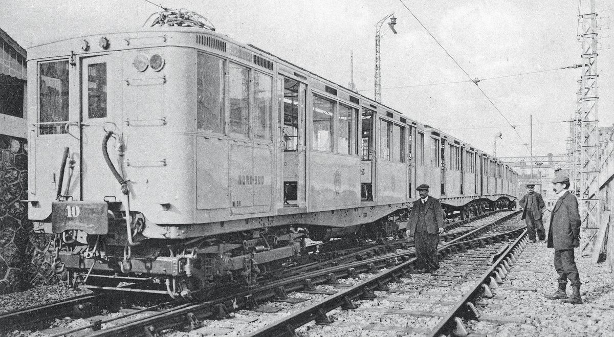 LaViedurail1's tweet photo. Conférence. L’histoire de la ligne 12 du métro en images. Le saviez-vous ? L’actuelle ligne 12 du métro parisien (Mairie d’Aubervilliers – Mairie d’Issy) est issue de l’ancienne Compagnie du Nord-Sud de Paris, entreprise privée fondée en 1902.... https://t.co/VXIr6rXWWA https://t.co/lduuE78Gu0