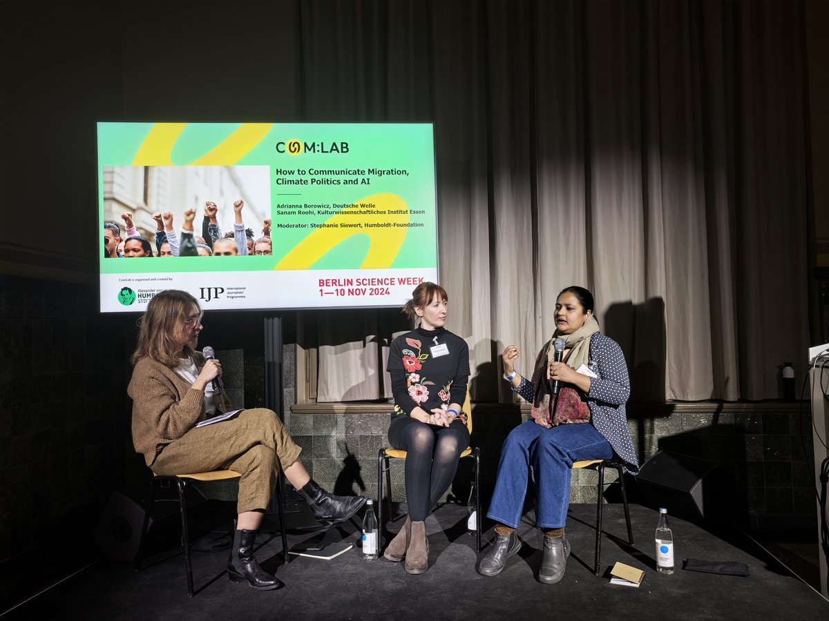 AvHStiftung's tweet image. What a great night @BerlinSciWeek!🤩

Sitting between prehistoric mammals and meteorites, we discussed how to communicate tricky topics in #SciComm with #Humboldtian and migration expert @SanamRoohi &amp;amp; climate journalist Adrianna Borowicz, both alumni of our #ResearchComLab! #IJP