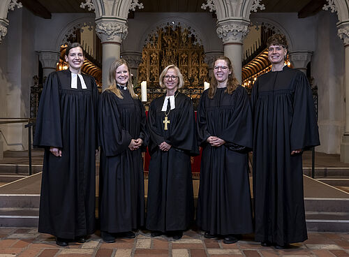 Vier neue Pastorinnen sind am Wochenende ordiniert worden und werden nun unsere Gemeinden in Schleswig-Holstein bereichern. Herzlich willkommen! 💐🎉 nordkirche.de/nachrichten/na…