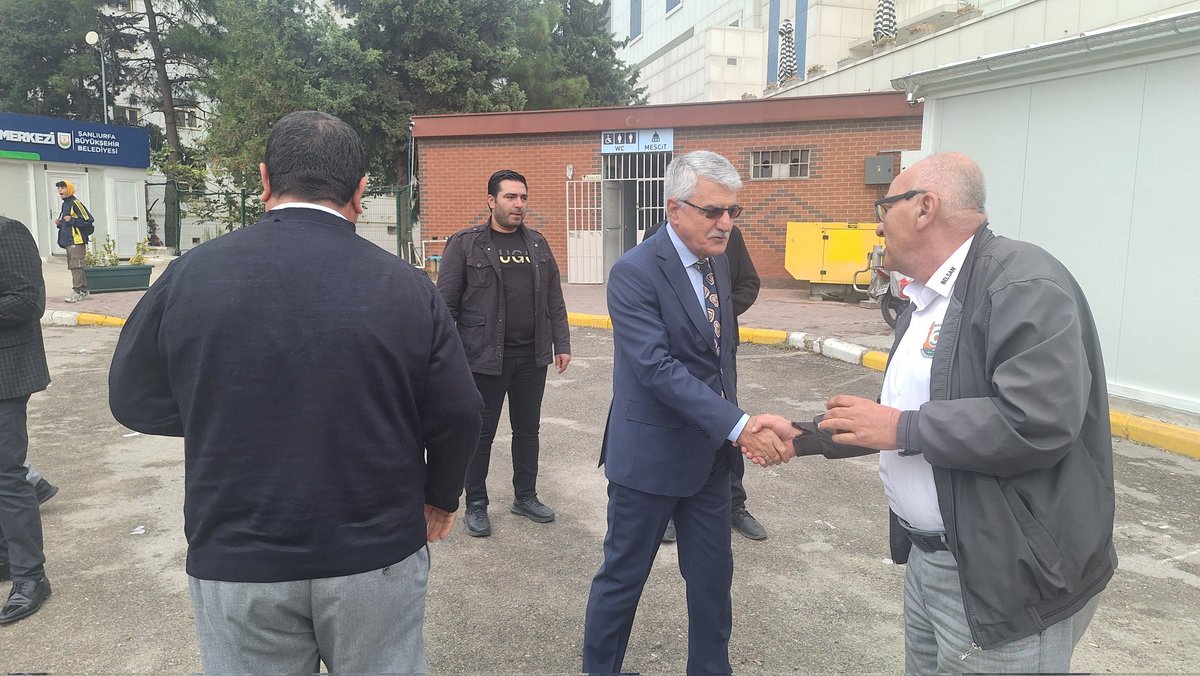 urfabelsan63's tweet photo. Yönetim Kurulu Başkanımız @habibarslan63 kurumumuz yetkilileriyle birlikte, toplu taşıma toplanma merkezlerimizde incelemelerde bulundu.
@sanliurfabld https://t.co/eFW3Y99xHX