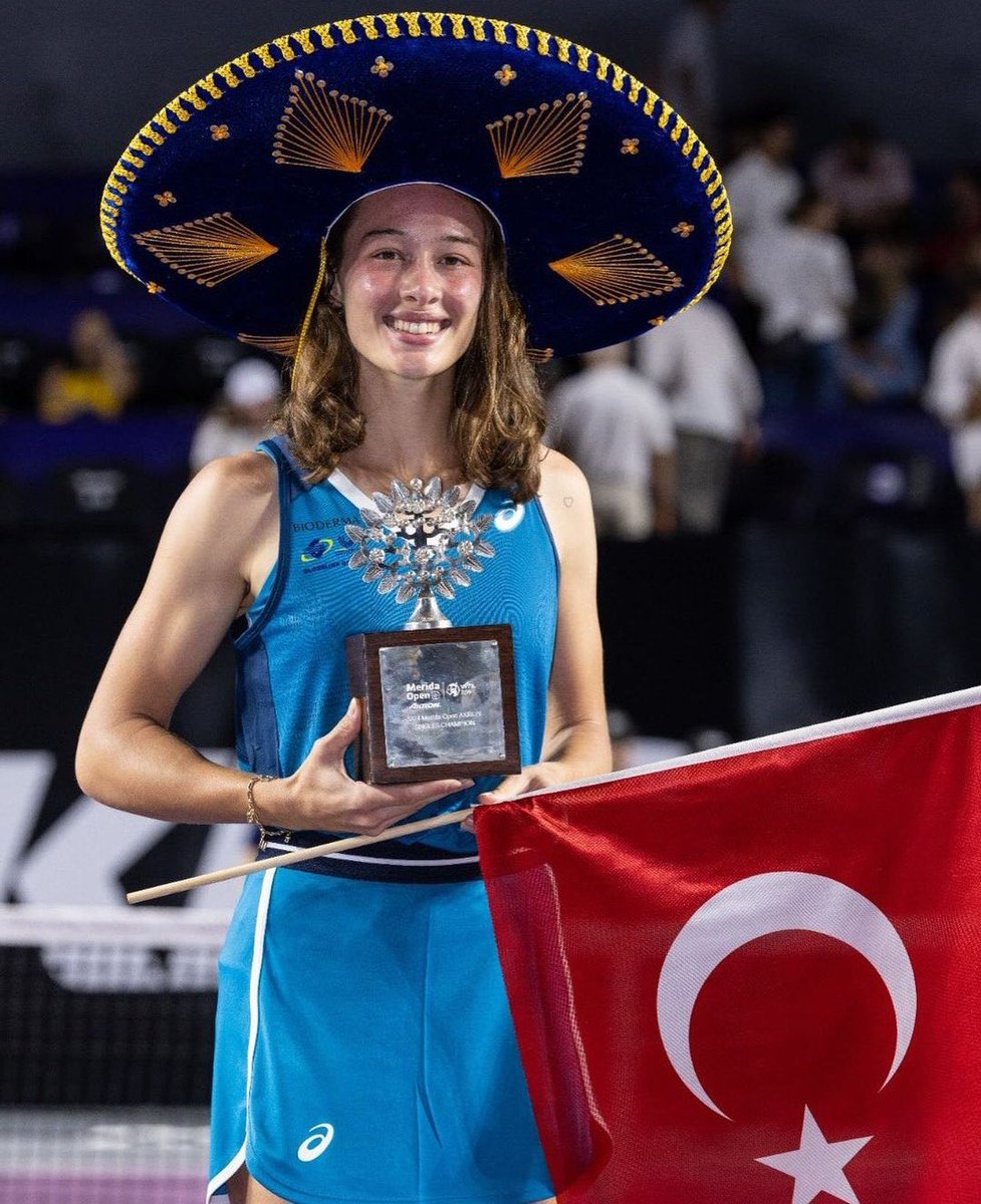 ulusamorgtr's tweet photo. WTA Merida Açık finalinde rakibini mağlup eden milli tenisçimiz Zeynep Sönmez, kariyerinin ilk WTA şampiyonluğunu kazandı.

#TebriklerZeynep https://t.co/LSsMYb6P1n