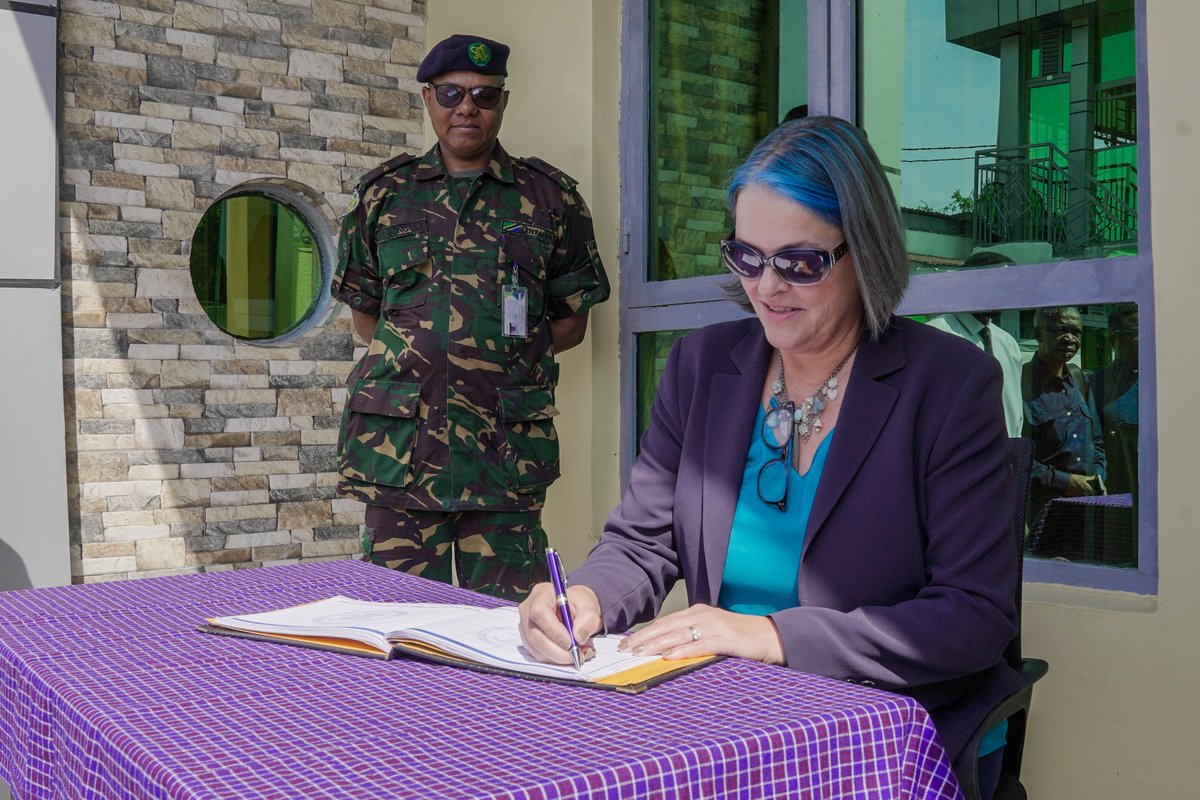 Ce matin à #Goma, la cheffe adjointe de la #MONUSCO en charge de la protection et des opérations, Vivian van de Perre, a assuré que « l’engagement de la #MONUSCO à soutenir la #SAMIDRC dans les limites de ses ressources disponibles et de son mandat reste inébranlable ».