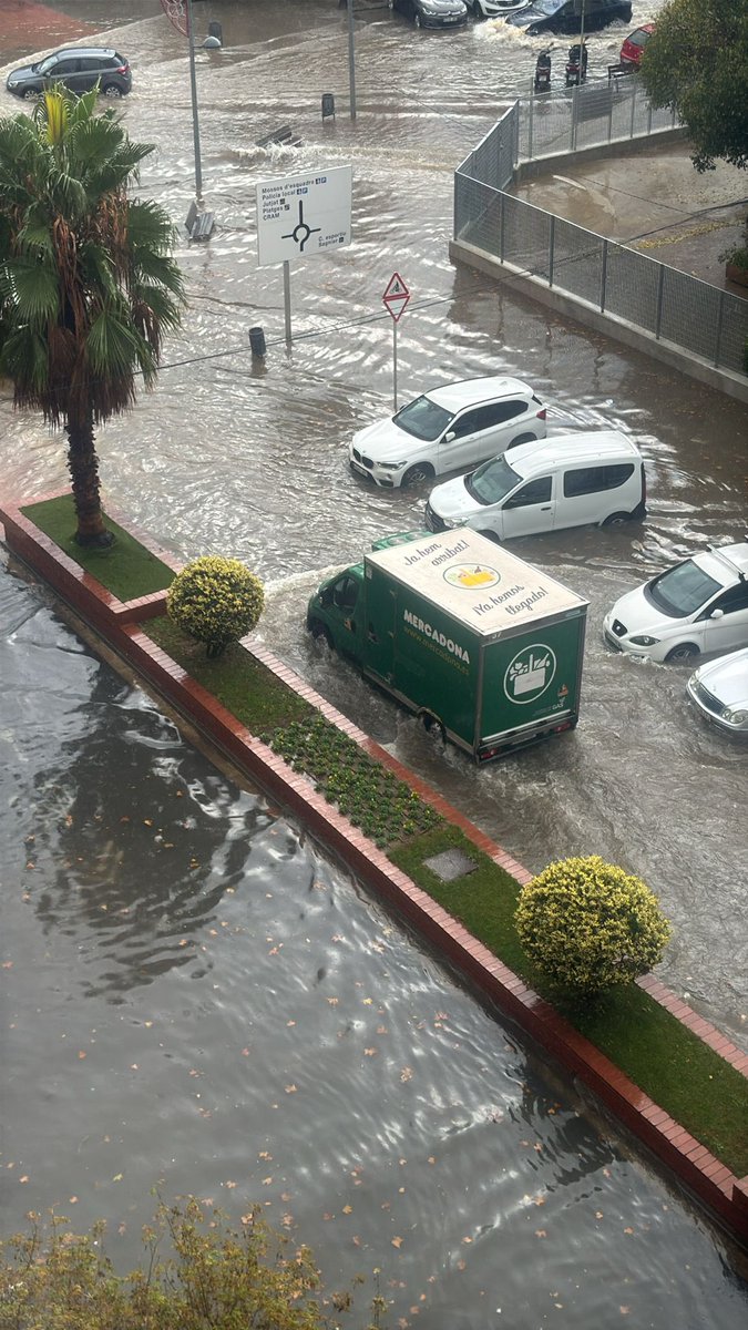 Mercadona de Juan Roig puso en peligro la vida de sus trabajadores en Valencia por la DANA. Hoy lo está volviendo a hacer en el Baix Llobregat. Esto es terrorismo patronal.